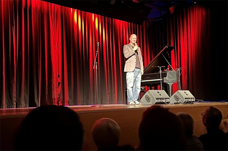 Rüdiger Hoffmann brillierte in Mendig mit der von ihm gewohnten „Entspanntheit“. 