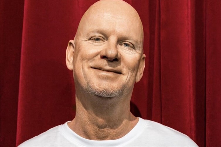 Rüdiger Hoffmann sagt am 24. Oktober in Mendig „Hallo erstmal...“. 