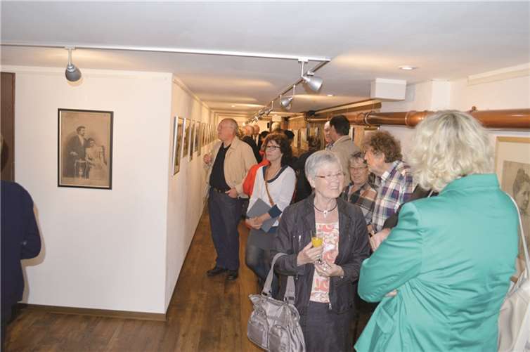 Rund 100 Gäste erschienen zur feierlichen Eröffnung. AB