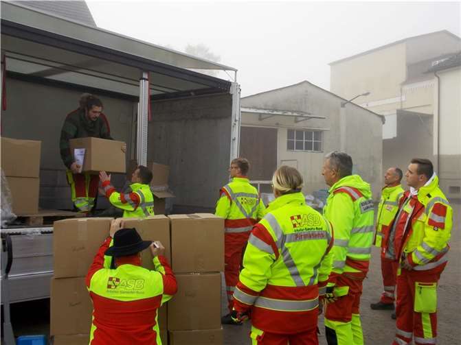 Rund 100 Helferinnen und Helfer aus dem gesamten Bundesgebiet nehmen an der Helferaktion des ASB im Ahrtal teil. Fotos: ASB Ahrweiler/ Sabrina Kuhl