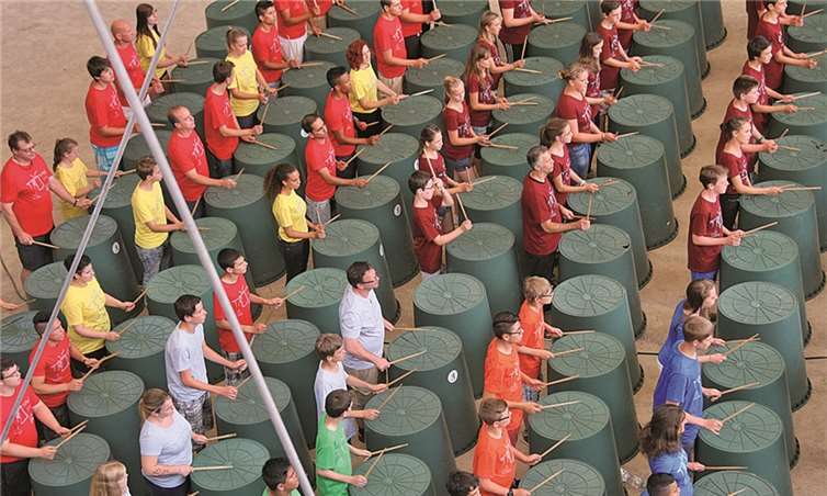 Rund 100 Schüler von sieben Schulen haben ein Jahr lang auf Regentonnen gerockt. Privat