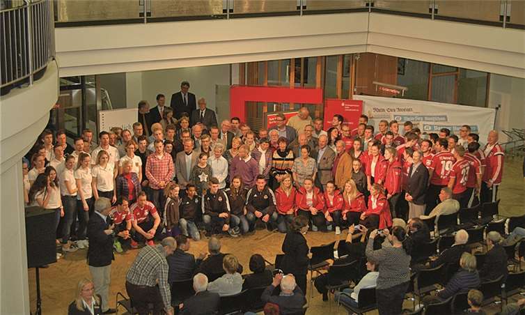 Rund 100 Sportlerinnen und Sportler erhielten Auszeichnungen.privat