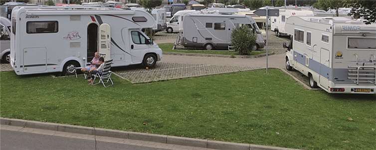 Rund 100 Stellplätze stehen den Wohnmobil-Touristen insgesamt zur Verfügung. MKA