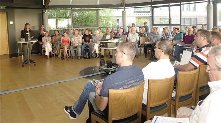 Rund 100 Vereinsvertreter informierten sich bei Cornelia Heidt von der Volksbank Koblenz Mittelrhein über SEPA. privat