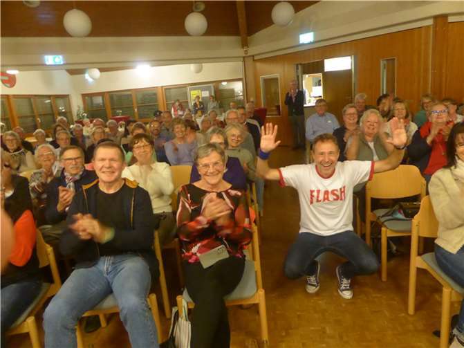 Rund 100 Zuhörer waren zur Lesung von Markus Theisen gekommen. Quelle: Initiativkreis „Kultur im Dorf“ Brey