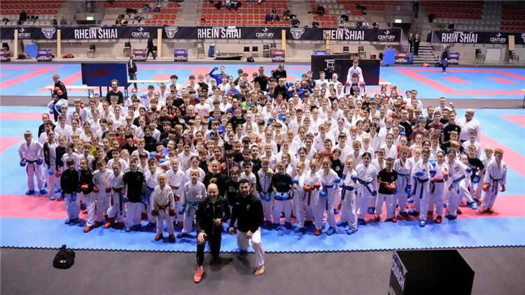 Rund 1.000 Karateka aus 16 Nationen nahmen am Int. Rhein Shiai in der Ring Arena teil.  Fotos: Sen5