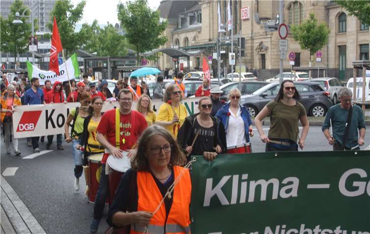 Rund 1000 Menschen kamen zur Großdemo.Quelle: BUND Koblenz