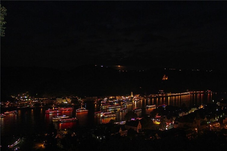 Rund 100.000 Menschen feierten am Wochenende bei Rhein in Flammen in Bonn.