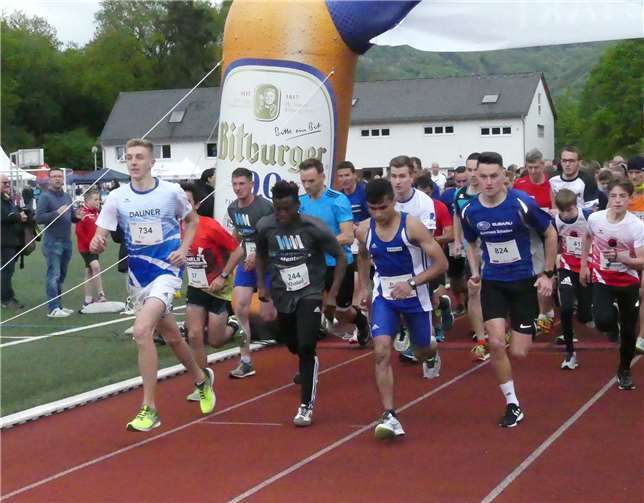 Rund 1100 Sportler/Innen aus dem Landkreis waren beim Sparkassenfirmenlauf in Cochem wieder mit von der Partie.