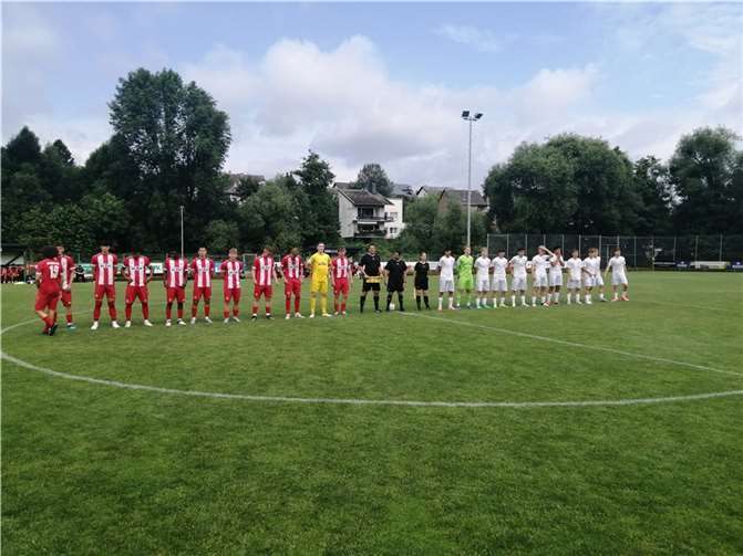 Rund 120 Gäste, davon viele jüngere Fußballer aus der Region fanden sich am Sportplatz des SVO ein, um das Testspiel der U 19 Teams des 1. FSV Mainz 05 und des dem Rot-Weiß Essen zu verfolgen. Quelle: SV Oberzissen