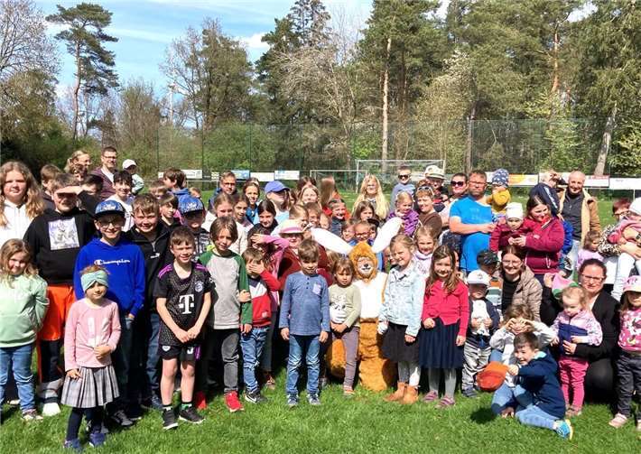 Rund 120 begeisterte Kids gingen auf dem Landkerner Waldsportplatz auf Osternestsuche. Fotos: TE