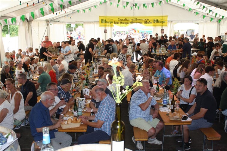 Neuauflage einer Tradition mit frisch gewählten Weinmajestäten 