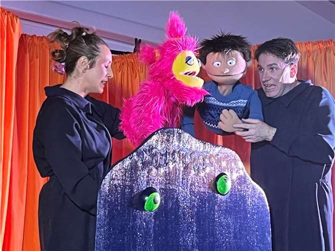 Rund 120 kleine und große Gäste erlebten eine Vorpremiere von „Aaren & Joyce: Monströse BFF“. Foto: Heiko Marmé