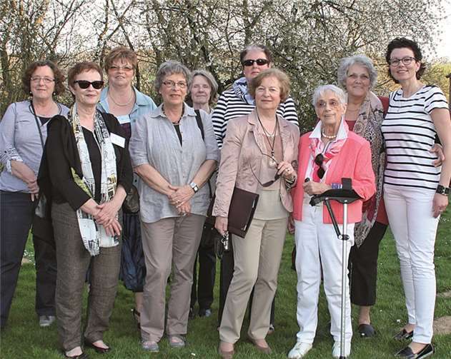 Rund 15 interessierte Mitbürgerinnen und Mitbürger begutachteten eine Fläche im Stadtteil Bad Neuenahr.privat