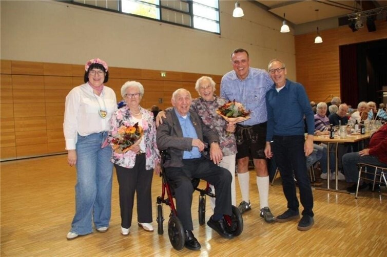 Rund 150 Seniorinnen und Senioren erlebten am 12. Oktober 2025 im weißblauen Hummerich-Saal ein abwechslungsreiches und unterhaltsames Programm. Foto: privat