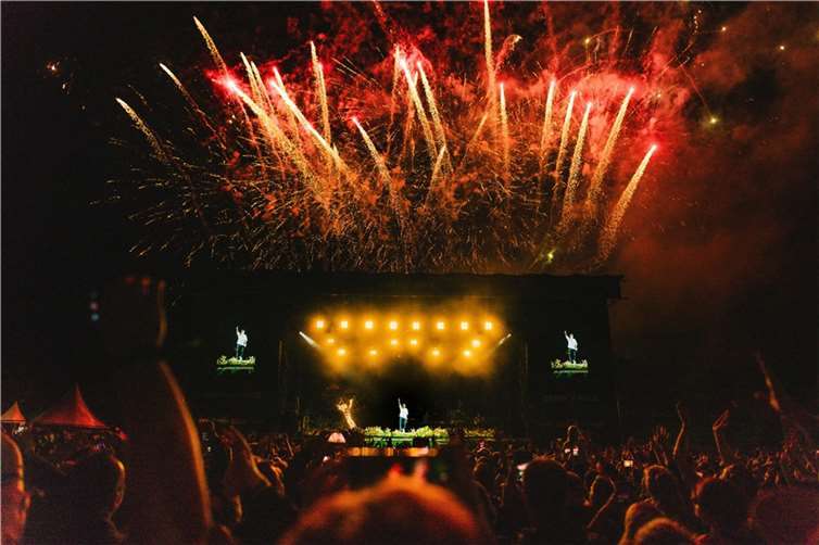 Rund 15.000 Fans haben den 15. Geburtstag des Green Juice Festivals gefeiert.  Copyright: Gina Wetzler/Quelle: fünfdrei eventagentur