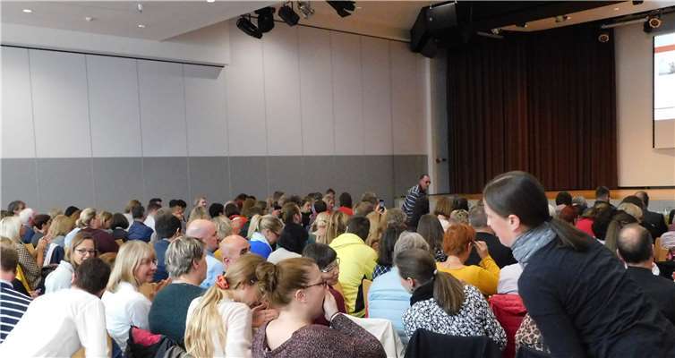 Rund 170 Pädagogen verfolgten die Netzwerkkonferenz. Fotos: WR