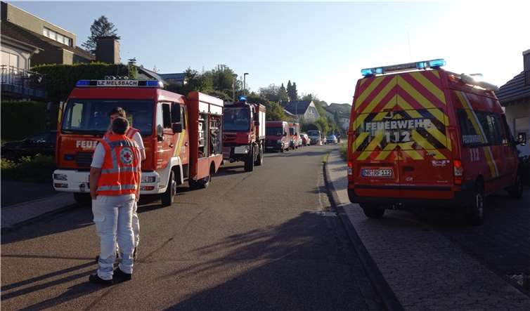 Rund 20 Feuerwehrkräfte mussten zu einem Wohnungsbrand in Melsbach ausrücken. Foto: VG Rengsdorf-Waldbreitbach
