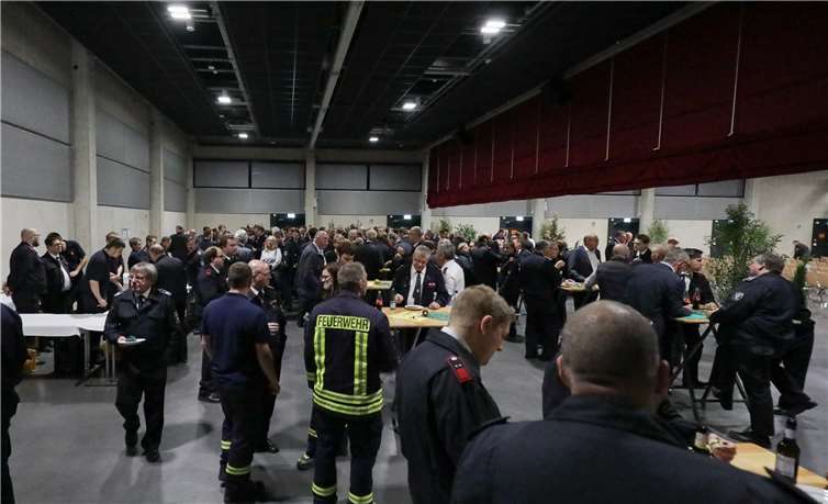Rund 200 Kameraden der Freiwilligen Feuerwehr hatten sich in der Jungholzhalle versammelt.