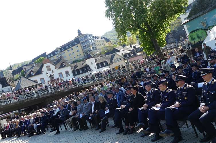 Rund 200 geladene Gäste und mehrere Hundert Einheimische und Touristen zeigten sich vom Event begeistert.