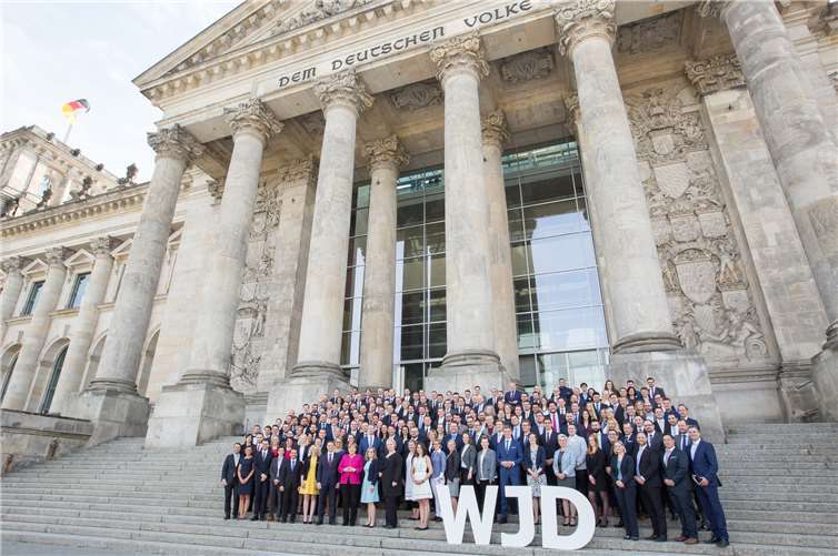 Rund 200 junge Unternehmer begleiteten eine Woche lang Abgeordnete bei ihrer parlamentarischen Arbeit. privat