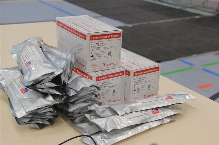 Rund 2000 Männer waren aufgerufen einen DNA-Test abzugeben. Foto: GS