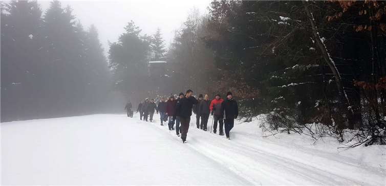 Rund 25 Wanderer trotzten dem nebligen Eifelwetter.Foto: privat