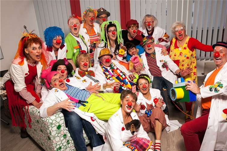 Rund 30 Clown-Doktoren sind in den Krankenhäusern der Region unterwegs.