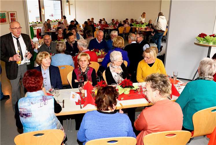 Rund 30 Gäste versammeln sich einmal wöchtentlich um gemeinsam ihr Mahl einzunehmen.