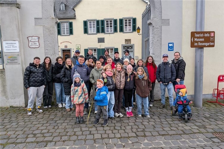 Rund 30 Mitglieder machten sich auf eine etwa zweieinhalbstündige Wanderung durch die reizvolle Landschaft.