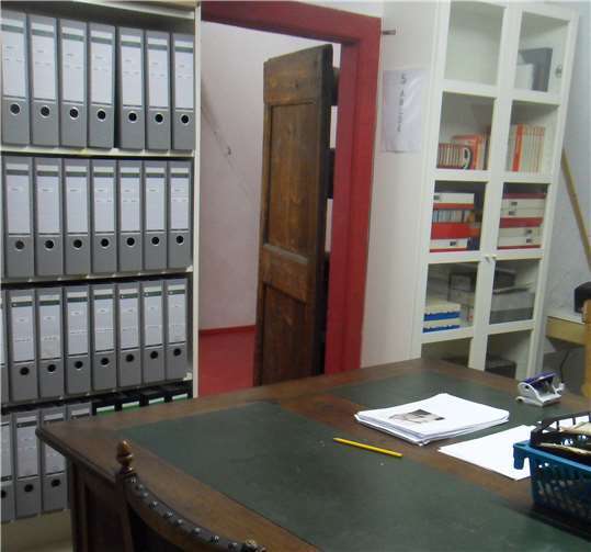 Rund 30 Regalmeter Aktenmaterial befinden sich im Bestand des Heimatvereins Rheinbreitbach. Nach umfangreichen Renovierungsarbeiten im Heimatmuseum ist dieses Archiv – neben den zahlreichen weiteren interessanten Exponaten – nun besser zugänglich.  privat