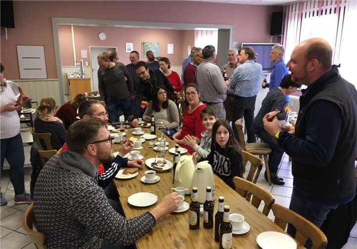 Rund 30 workshopwillige Linkenbacher, darunter alteingesessene ebenso wie „Neu“- und „Wunsch“-Linkenbacher, trafen sich zum ersten Zukunftsfrühschoppen im Dorfgemeinschaftshaus.Foto: privat