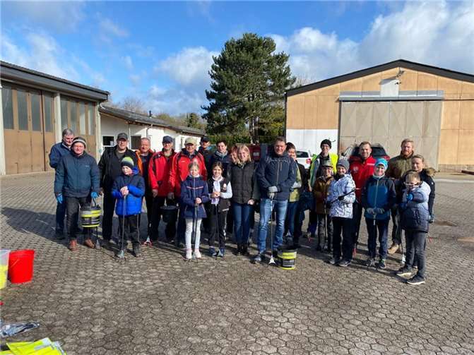 Rund 35 Teilnehmer sammelten Müll im Stadgebiet.  Foto: privat