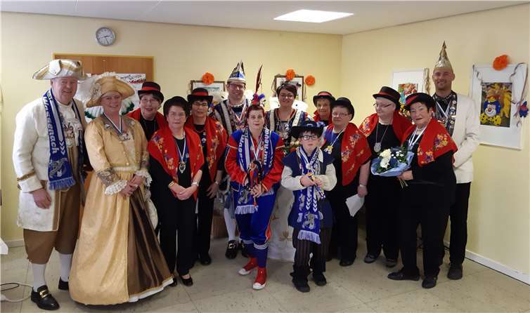 Rund 40 Gäste sind der Einladung der KFD Frauengemeinschaft zum närrischen Spektakel in Wassenach gefolgt, auch das Klieburger Prinzenpaar, Prinz Jan I. und Prinzessin Anna I. mit Gefolge, waren zu Besuch im Pfarrheim. Foto: privat