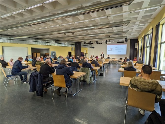 Rund 40 Neuwieder kamen zum Infoabend rund um den Bürgerbus. Foto: Stadt Neuwied / Sandra Mette