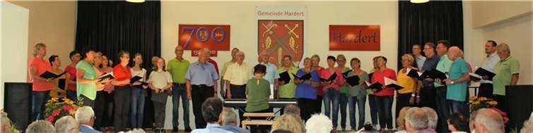 Rund 40 Personen sangen gemeinsam im Projektchor und überzeugten das Publikum.  Foto: privat