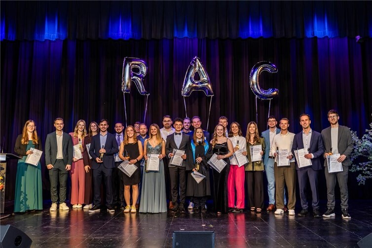 Rund 400 Gäste - Absolventinnen und Absolventen, ihre Familien, Freunde sowie zahlreiche Hochschulangehörige, kamen zusammen, um diesen besonderen Meilenstein gebührend zu würdigen. Foto: Hochschule Koblenz/ Baumann Fotografie