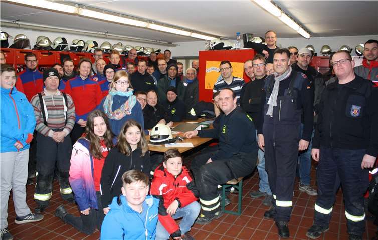 Rund 50 Einsatzkräfte von DRK, Feuerwehr und THW simuliertenden Notfall bei einer Großübung im Bereich der Cochemer Sesselbahn. Foto: -TE-