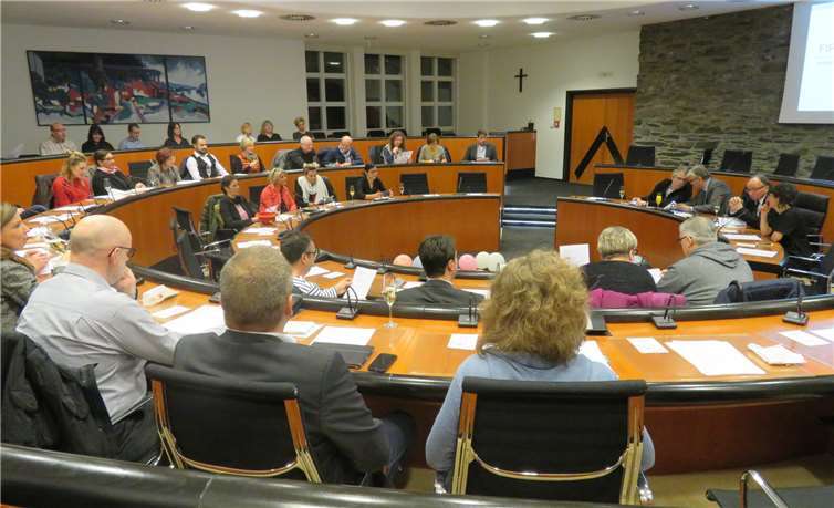 Rund 50 Einzelhändler und Gastronomen interessierten sich für die Präsentation des „First-Friday“-Konzepts. Fotos: MKA