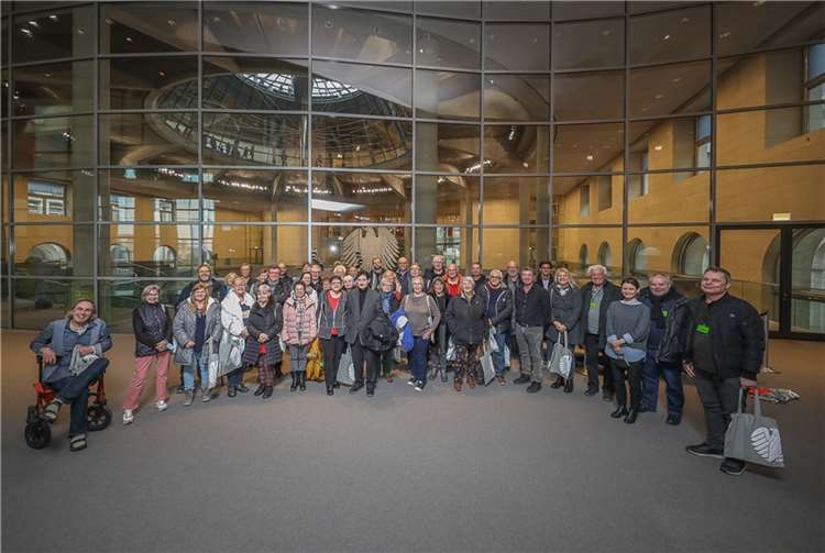 Rund 50 Politikinteressierte aus Koblenz sowie den Kreisen Mayen-Koblenz, Rhein-Lahn und Rhein-Hunsrück waren auf Einladung des SPD-Bundestagsabgeordneten Thorsten Rudolph im Bundestag zu Gast.  Quelle: Bundesregierung/StadtLandMensch-Fotografie