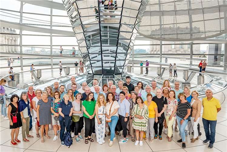 Rund 50 Politikinteressierte aus Koblenz sowie den Kreisen Mayen-Koblenz, Rhein-Lahn und Rhein-Hunsrück waren auf Einladung des SPD-Bundestagsabgeordneten Thorsten Rudolph im Bundestag zu Gast.  Foto: Bundesregierung/StadtLandMensch-Fotografie