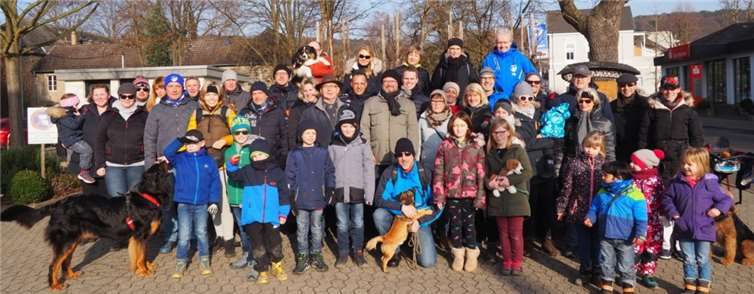 Rund 50 wanderfreudige SCB-ler nebst Anhang fanden sich zum Start am Bodendorfer Bahnhof ein. Fotos: SC Bad Bodendorf