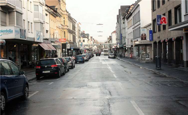 Rund 500.000 Euro muss der Stadtrat zusätzlich aufsatteln, um die Markstraße sanieren zu können, aber die Schäden an der Fahrplan lassen keinen weiteren Aufschub zu.  FF