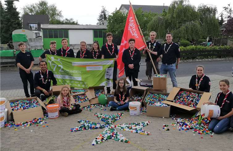 Rund 54.000 Deckel konnte die Jugendgruppe am Aktionswochenende als Spende gegen Polio sammeln. Fotos: privat