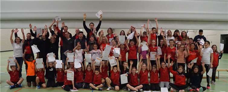 Rund 60 junge TuS-Leichtathleten im Alter von 5 bis 13 Jahren traten zum internen Nachwuchssportfest in der Sporthalle des Martin Butzer-Gymnasiums an.Foto: privat