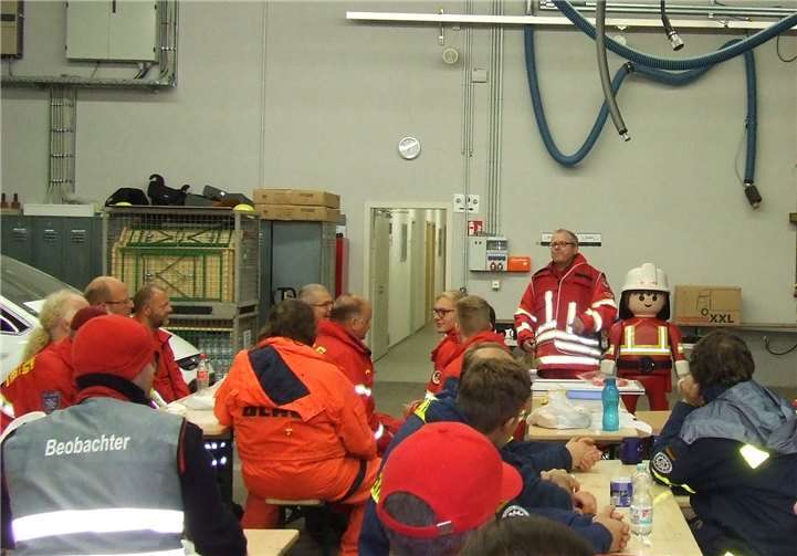 Rund 70 Einsatzkräfte der DLRG, des Technischen Hilfswerks und des Malteser Hilfswerks übten in dieser Nacht zusammen.