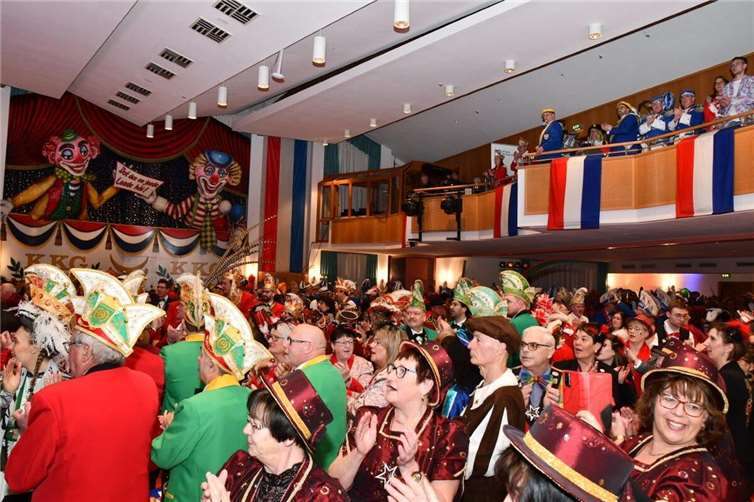 Kreiswackes 2025 an Ida Pulger aus Saffig verliehen Rund 700 Karnevalisten aus dem gesamten Landkreis feierten beim 26. Kreisnarrentreffen des Kreises Mayen-Koblenz in Kottenheim.