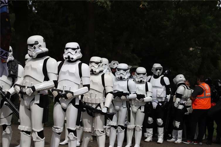 Rund 75 Star Wars „Sternenkrieger“ waren zum zweiten mal nach Plaidt gekommen. Foto: WAMFO.DE