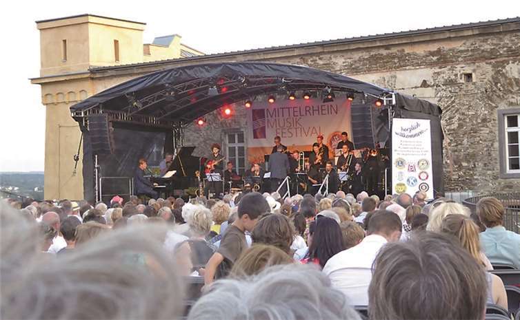 Rund 750 Besucher lauschten den Tönen auf der Bühne während des Charity-Abends.Detlef Schöning