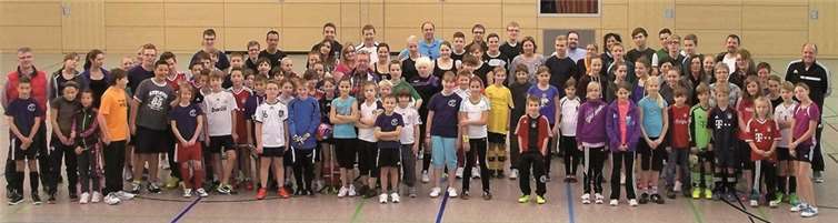 Rund 80 Messdiener nahmen beim ersten Fußball- und Völkerballturnier teil. privat